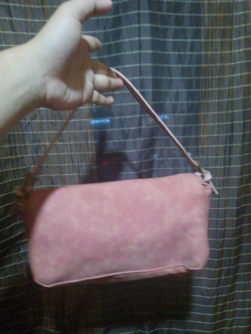 Fendi Baguette Pink (Category: Purses & Pouches) located in Carmen. Submitted by fukqueazz (Listing ID 1470101127, Image 2). Description: Fendi Baguette No Tags Good Condition Leather No Issues 600+Shipping 📍Cebu.