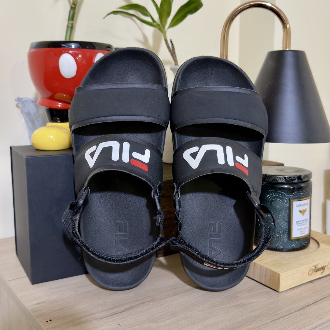 Fila Drifter (23cm) (Category: Flats & Sandals) located in Baguio. Submitted by shopple.ph (Listing ID 1470119372, Image 2). Description: F I L A “Drifter” 📏 Size: 6 (US) | 36 (EU) | 23cm ✨ Condition: VGUC — please refer to posted photos 👀 What you see is what you get. 🫧 Needs wash 🛍️ Ukay source — please limit your expectations. 🚫 Payment first policy — No COD 💸 MOP: GCash / BPI / BDO / MariBank / Maya 📦 Courier: J&T Express only 📍 Bagui