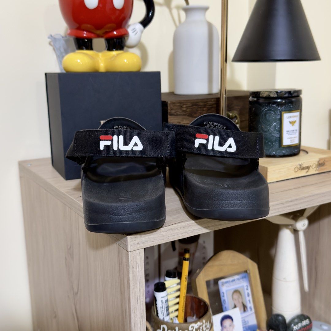 Fila Drifter (23cm) (Category: Flats & Sandals) located in Baguio. Submitted by shopple.ph (Listing ID 1470119372, Image 3). Description: F I L A “Drifter” 📏 Size: 6 (US) | 36 (EU) | 23cm ✨ Condition: VGUC — please refer to posted photos 👀 What you see is what you get. 🫧 Needs wash 🛍️ Ukay source — please limit your expectations. 🚫 Payment first policy — No COD 💸 MOP: GCash / BPI / BDO / MariBank / Maya 📦 Courier: J&T Express only 📍 Bagui
