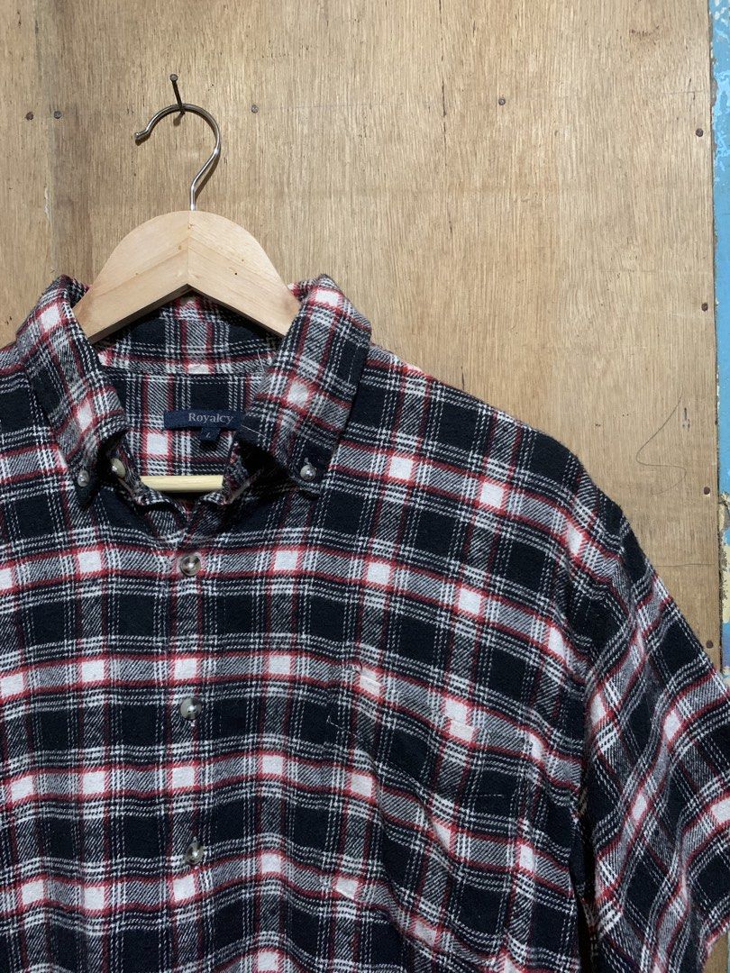 Flannel Polo (Category: Tshirts & Polo Shirts ) located in Naga. Submitted by glicko_reiyuki08 (Listing ID 1470025225, Image 2). Description: Flannel Polo Dimes: Width: 21 Length: 28F, 29B Condition: Excellent Color rate: 10/10 Issue: Lints Location: Naga City Camarines Sur📍.