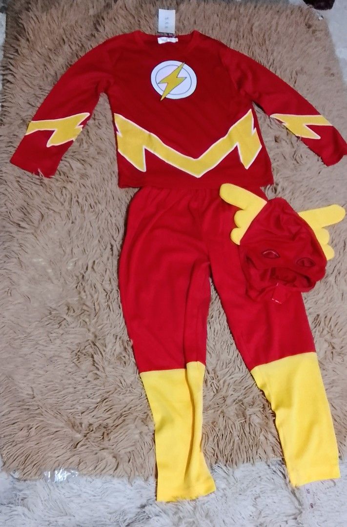 Flash Costume 6 Years Old (Category: Babies & Kids Fashion) located in Marikina City. Submitted by alexfortu88925 (Listing ID 1469994641, Image 1). Description: Flash Costume Super Hero 13 inches shoulder 15 inches width 18 inches length pants 28 inches length 6 years old.