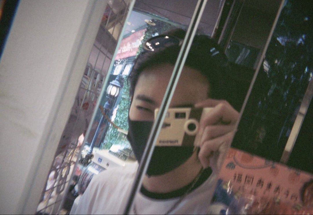 Flashback film camera with box cream and brown (Category: Cameras) located in Valenzuela. Submitted by gyuhan26 (Listing ID 1470136526, Image 3). Description: -Same camera nung Kay Jeonghan - Model: Flashback film camera in a stylish cream and dark brown colorway - Condition: Clean body, well-maintained - Features: Compact, easy-to-use point-and-shoot with a built-in flash - Perfect for: Capturing aesthetic, retro-style photos on trips and hangou