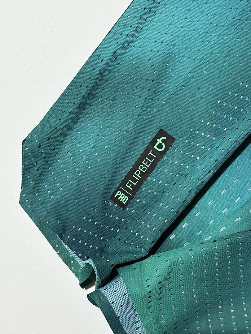 FlipBelt Men’s Marathon Mesh Tank (Category: Activewear) located in Manila. Submitted by reclaimed.shop (Listing ID 1470099002, Image 3). Description: 📩 DM us to claim or inquire for more details! Thank you!.