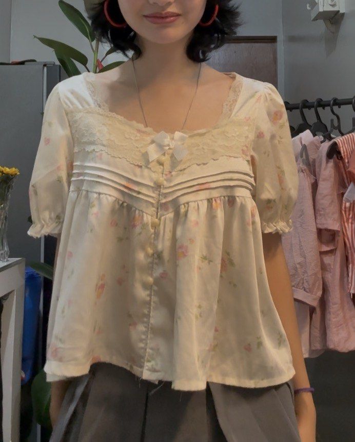 Floral babydoll silk top (Category: Blouses) located in Virac. Submitted by _meriduhhh (Listing ID 1470109793, Image 2). Description: 100% silk - super duper pretty! - princess lookingch - up to 40” bustline.