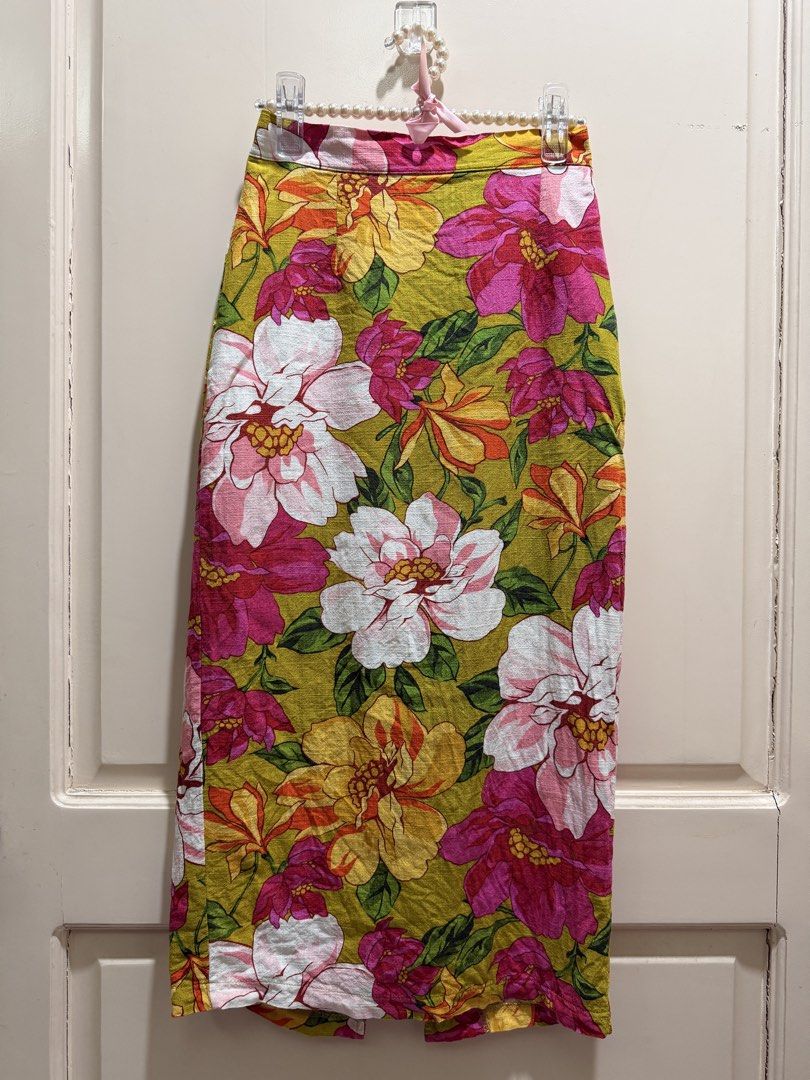 Floral Midi Skirt (Category: Skirts) located in Davao. Submitted by 2ndbase.dvo.ii (Listing ID 1470129210, Image 2). Description: - Style: Straight-cut midi skirt hitting below the calves - Design: Vibrant botanical floral pattern in pink, white, and yellow on an olive green base - Details: Structured waistband, clean zip closure, and back slit for comfort and movement - Fabric: Lightweight and breathable, ideal for warm weather - Condition: Bran