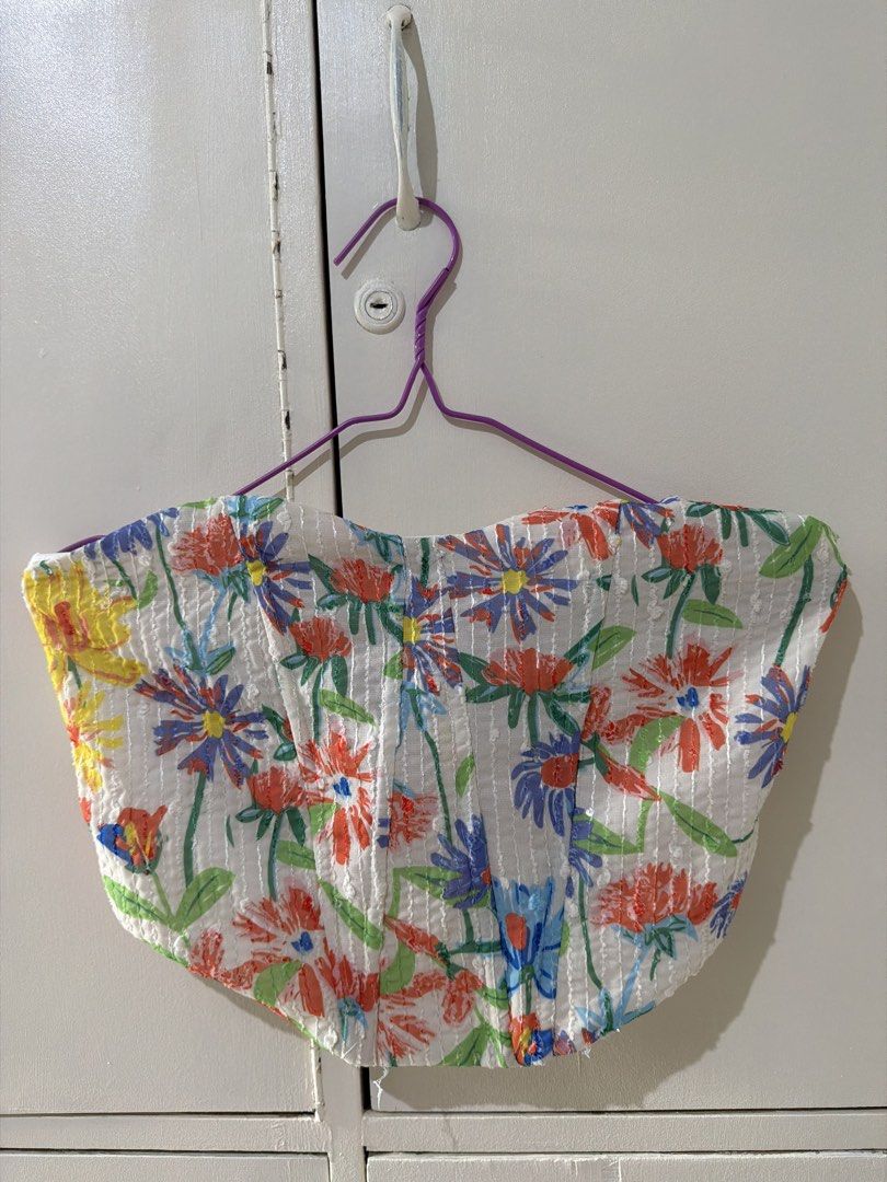Floral Tube Top with Zip Back (Category: Sleeveless) located in Rizal. Submitted by kyliemaine (Listing ID 1470012792, Image 1). Description: .