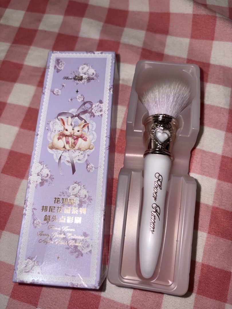 FLOWER KNOWS BRUSH (Category: Face Care) located in Manila. Submitted by vcleo (Listing ID 1469982177, Image 2). Description: PURPLE AND PINK.