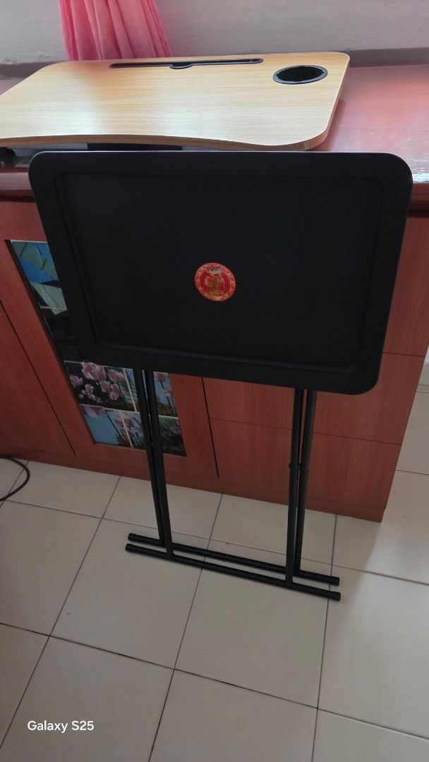 Foldable table (Category: Other Home Furniture) located in Singapore. Submitted by python6 (Listing ID 1470000817, Image 2). Description: .