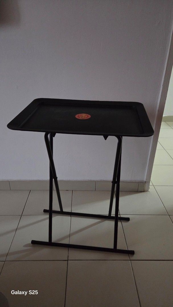 Foldable table (Category: Other Home Furniture) located in Singapore. Submitted by python6 (Listing ID 1470000817, Image 1). Description: .