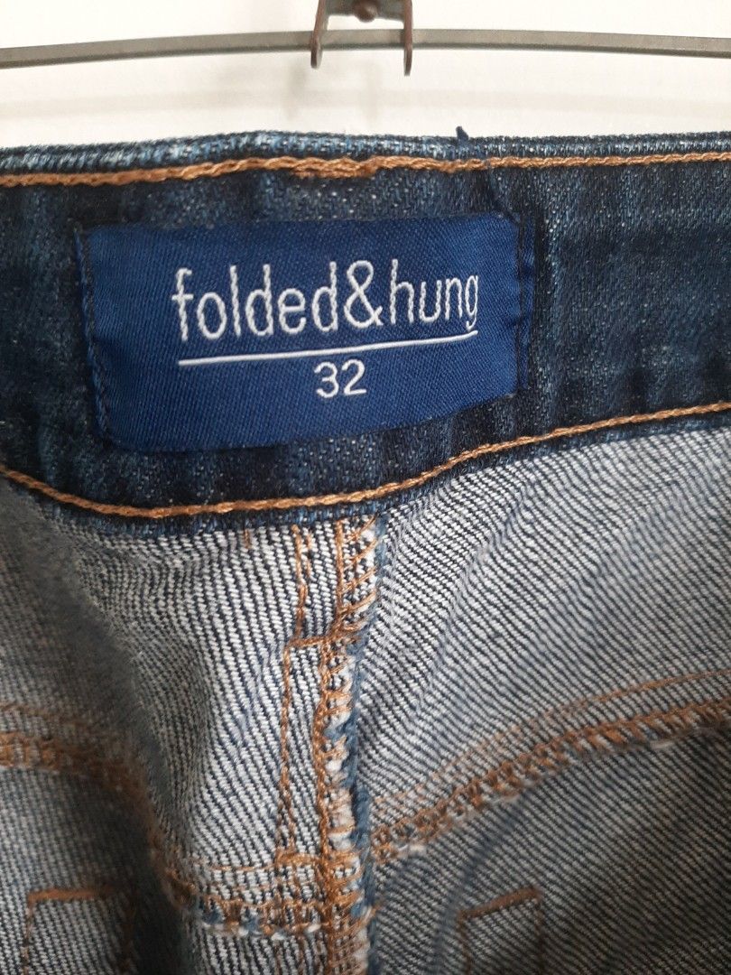 Folded&hung jeans (Category: Jeans) located in Las Pinas. Submitted by cj_e06 (Listing ID 1469958720, Image 2). Description: waist 32.