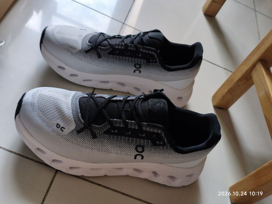for men (Category: Dress Shoes) located in Manila. Submitted by bonsbotique (Listing ID 1470081114, Image 3). Description: This is brand new. NEVER Used. Selling it because I ordered size 42 ipangggift ko sana kaso yung seller size 43 yung pinadala tapos not responding na si seller. .