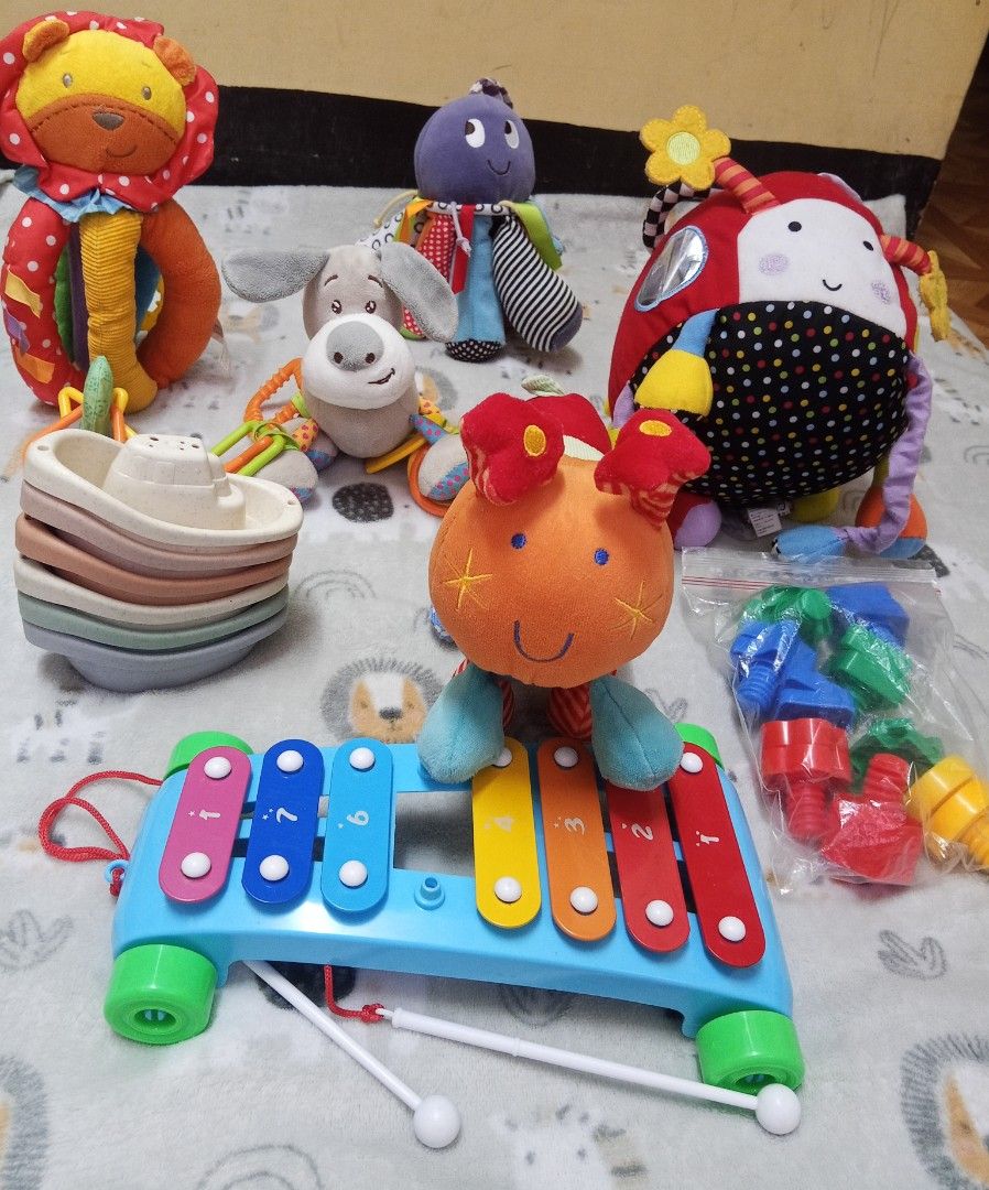 FOR TAKE ALL! Baby toys bundle (sensory & motor skill development) (Category: Educational & Learning Toys) located in Taguig. Submitted by blessed.momof3 (Listing ID 1470056671, Image 1). Description: RFS: Decluttering Location: South Signal, Taguig Selling my little one's outgrown toys and rattles. 📌 For take all toddler toy bundle for early learning and play 📌 Ideal for sensory play and developing motor skills ✅ Assorted plush/rattle animals 