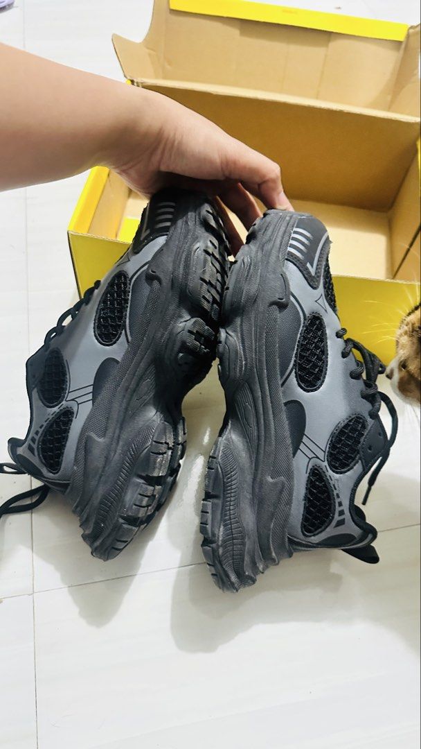 Forever 21 Black Shoes (Category: Sneakers) located in Pasig City. Submitted by gorgeoussss (Listing ID 1469949331, Image 3). Description: 📌Size US 36 📌Payment first (Gcash, Maya, Bank transfer) 📌Location: Brgy Rosario, Pasig City 📌Delivery fee should be shouldered by the buyer.