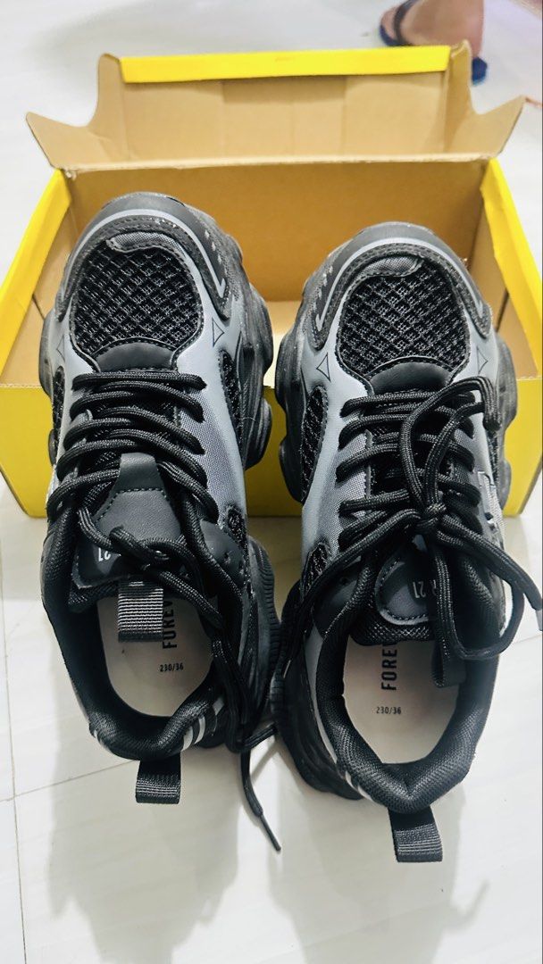 Forever 21 Black Shoes (Category: Sneakers) located in Pasig City. Submitted by gorgeoussss (Listing ID 1469949331, Image 2). Description: 📌Size US 36 📌Payment first (Gcash, Maya, Bank transfer) 📌Location: Brgy Rosario, Pasig City 📌Delivery fee should be shouldered by the buyer.