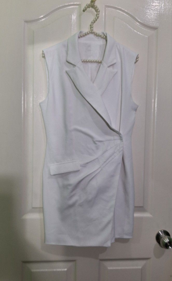 Forever 21 blazer mini dress small - medium zara mango D4 (Category: Dresses) located in San Pablo. Submitted by allyourbrandedneeds (Listing ID 1469969438, Image 3). Description: - Brand/Style: Forever 21 white sleeveless blazer dress - Design: Lapel collar, wrap front, pleated waist knot, and faux flap pocket - Material: Crisp, structured fabric in a clean white shade - Versatility: Perfect for work events, parties, or dinner dates - Styling: E