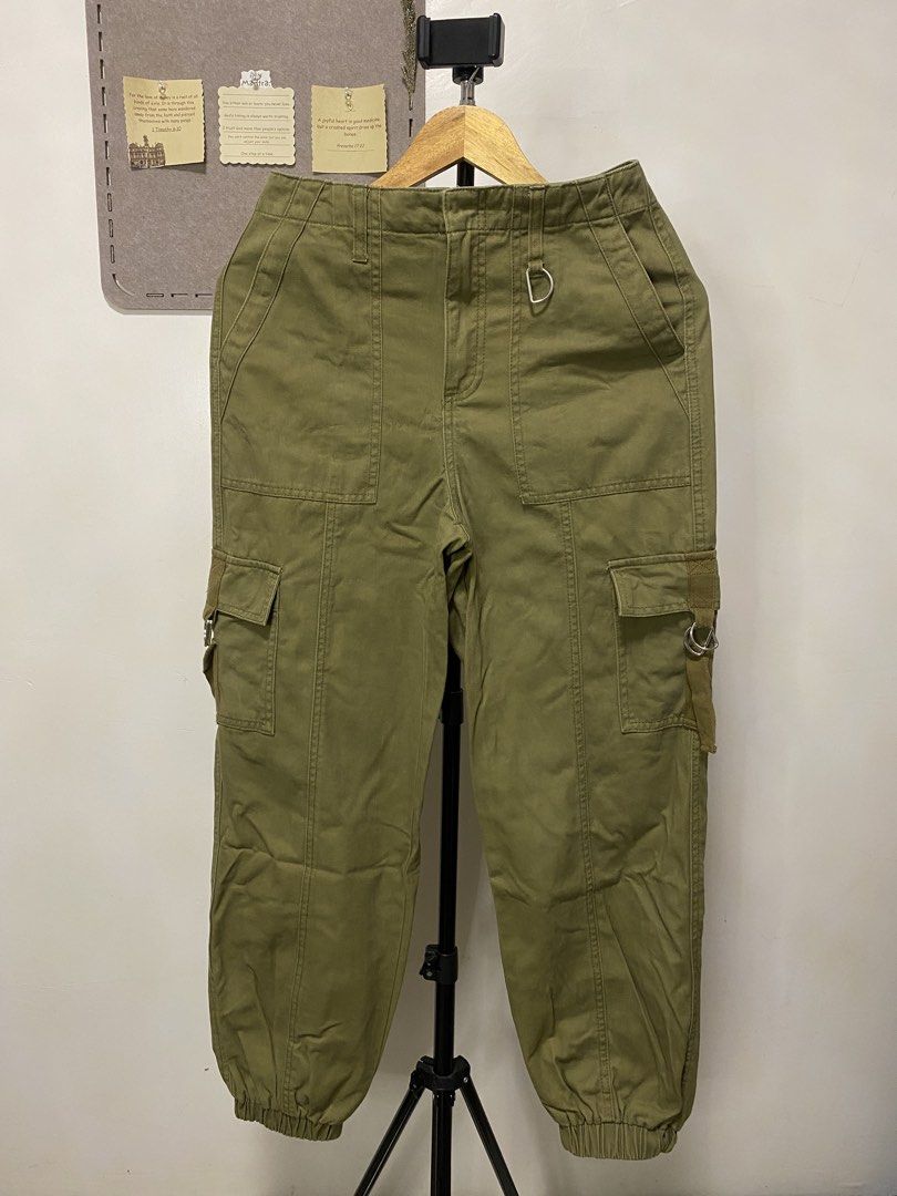 FOREVER 21 CARGO PANTS (Category: Other Bottoms) located in Baguio. Submitted by fashionfinds1999 (Listing ID 1470095905, Image 3). Description: OLIVE GREEN 29 waistline elasticized ankle hem no issue.