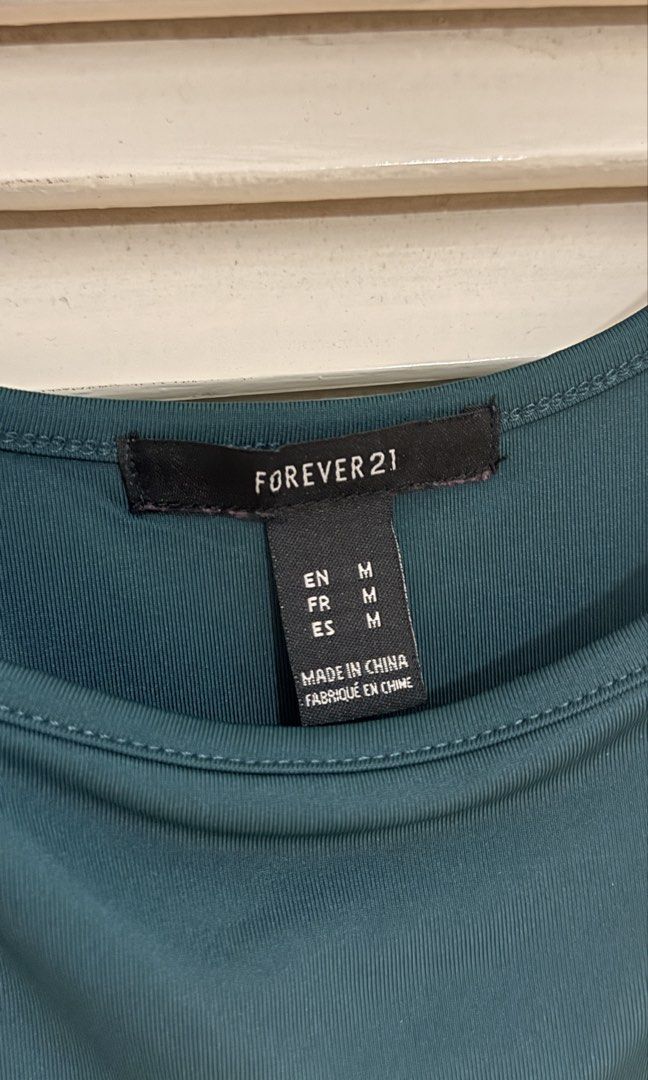 Forever 21 Emerald Green Tank Top (Category: Sleeveless) located in Quezon City. Submitted by oliviablanche (Listing ID 1470080807, Image 2). Description: - Brand: Forever 21 - Color: Emerald Green - Size: XS - Style: Basic Tank Top - Essential basic top + loose bottom + minimal accessories = clean girl aesthetic - Condition: Brand new - Mode of Payment: GCash, BPI, BDO - Shipping/ c/o buyer, can only ship on weekends.