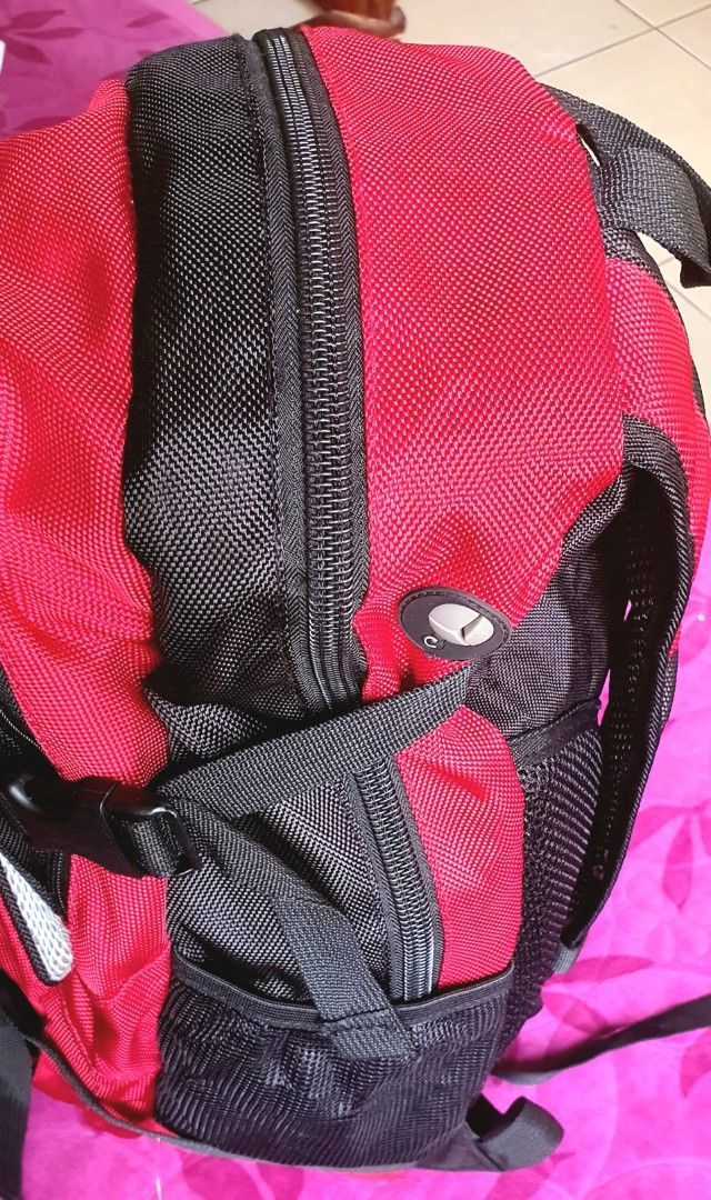 Fortune Red and Black Backpack with Logo Patch (Category: Backpacks) located in Castillejos. Submitted by hornets0000 (Listing ID 1470019759, Image 3). Description: selling my Fortune Backpack P400 Lang. PM lang .