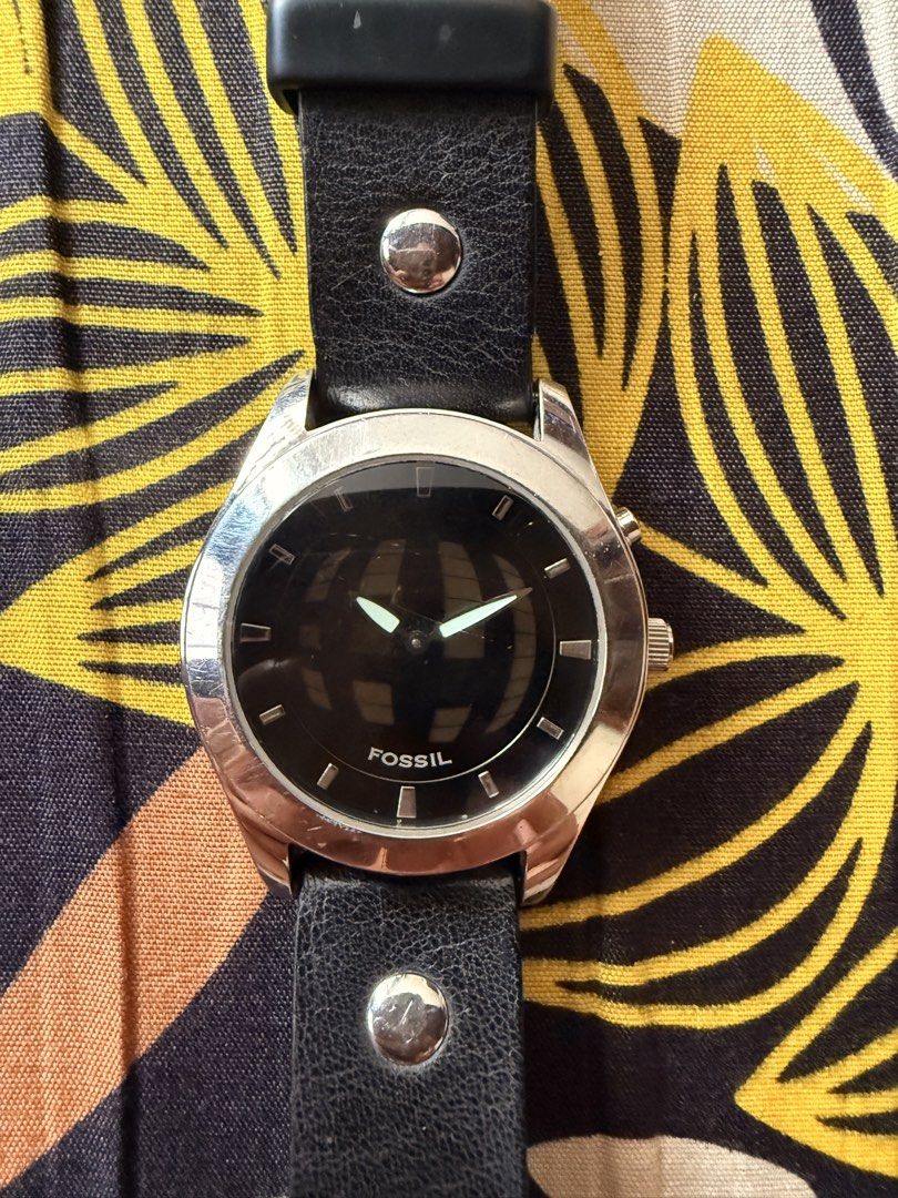 Fossil big tic (Category: Luxury Watches) located in Paranaque City. Submitted by vincentlorenz (Listing ID 1469960563, Image 2). Description: Authentic Vintage rare No issue Newly change battery.