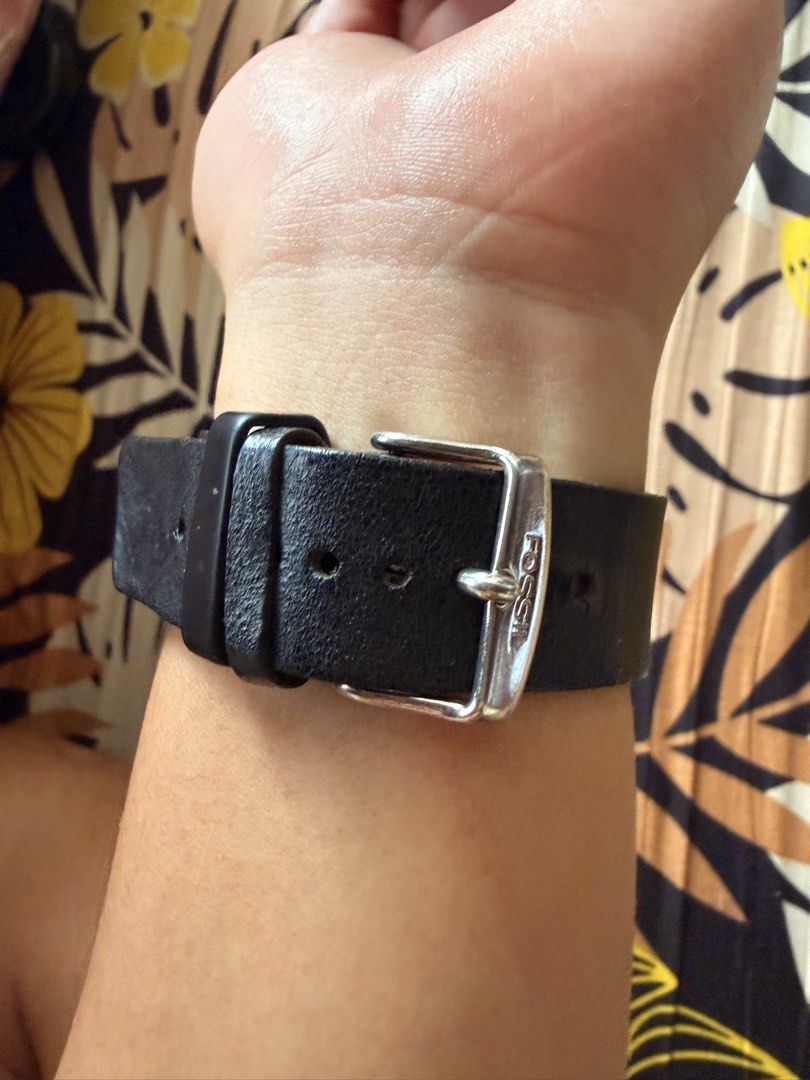 Fossil big tic (Category: Luxury Watches) located in Paranaque City. Submitted by vincentlorenz (Listing ID 1469960563, Image 3). Description: Authentic Vintage rare No issue Newly change battery.