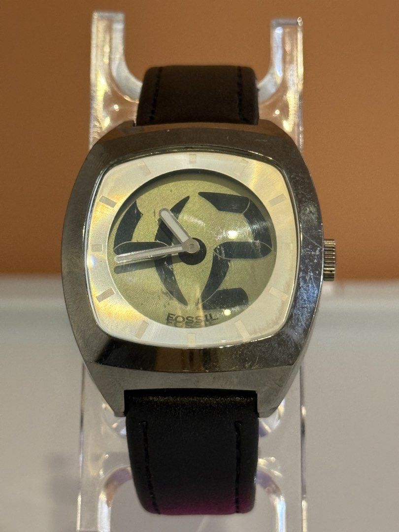 Fossil Big-Tic Watch (Category: Men's Watches) located in Bacoor. Submitted by michiepeachy (Listing ID 1470131436, Image 2). Description: Movement: Quartz Strap: Replaced Issue: None Price: 3,000 Inclusion: Watch only ‼️Please be reminded that this is preloved (second-hand), so it may have minor signs of wear consistent with its age. Kindly review the photos before purchasing.‼️.