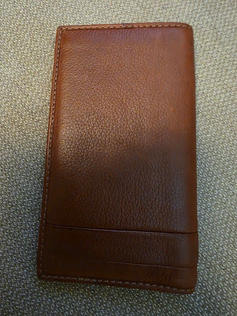 Fossil Brown Leather Long Wallet (Category: Wallets & Card Holders) located in Pasig City. Submitted by starfjames (Listing ID 1469972778, Image 3). Description: New/unused original Fossil leather bifold wallet for only P1,200! Multiple compartments including 7 card slots. Approx. dimensions: 6.5 x 3.5 inches..