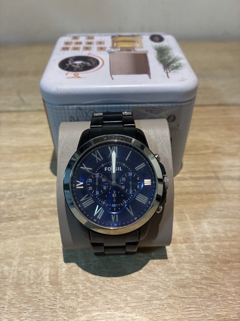 Fossil FS5230 Blue Dial Chronograph Watch (Category: Men's Watches) located in Dasmarinas. Submitted by lvnofcvt (Listing ID 1469984913, Image 1). Description: Fossil FS5230 Watch Stainless steel case, 45mm case width, 12mm case thickness, mineral crystal, 50m water resistance, quartz movement ISSUES: Scratch on mineral crystal Scratches on back plate of watch Needs battery replacement Price: P5,000 (negotiable) Payment: Transfer to Maribank Deli