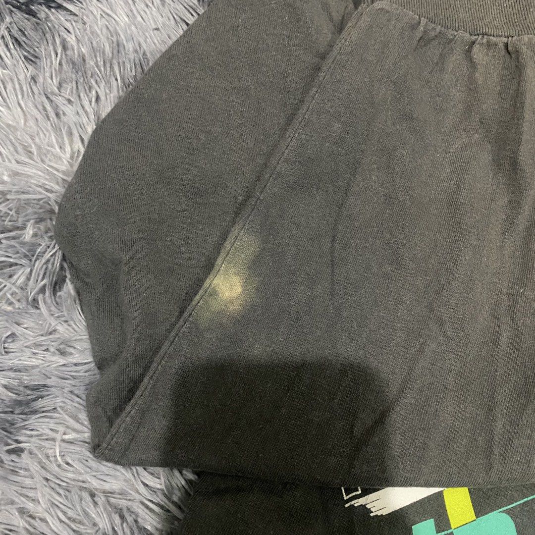 Fox Racing Long Sleeve Y2k Grey Long Sleeve (Category: Activewear) located in Caloocan City. Submitted by fuhyotoinbout (Listing ID 1470097258, Image 2). Description: Width: 22 Length: 30 Sleeve length: 24 Issue: some part have discoloration.