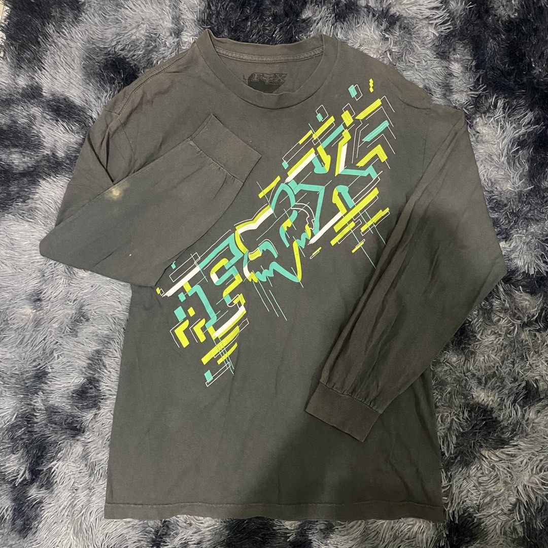 Fox Racing Long Sleeve Y2k Grey Long Sleeve (Category: Activewear) located in Caloocan City. Submitted by fuhyotoinbout (Listing ID 1470097258, Image 1). Description: Width: 22 Length: 30 Sleeve length: 24 Issue: some part have discoloration.