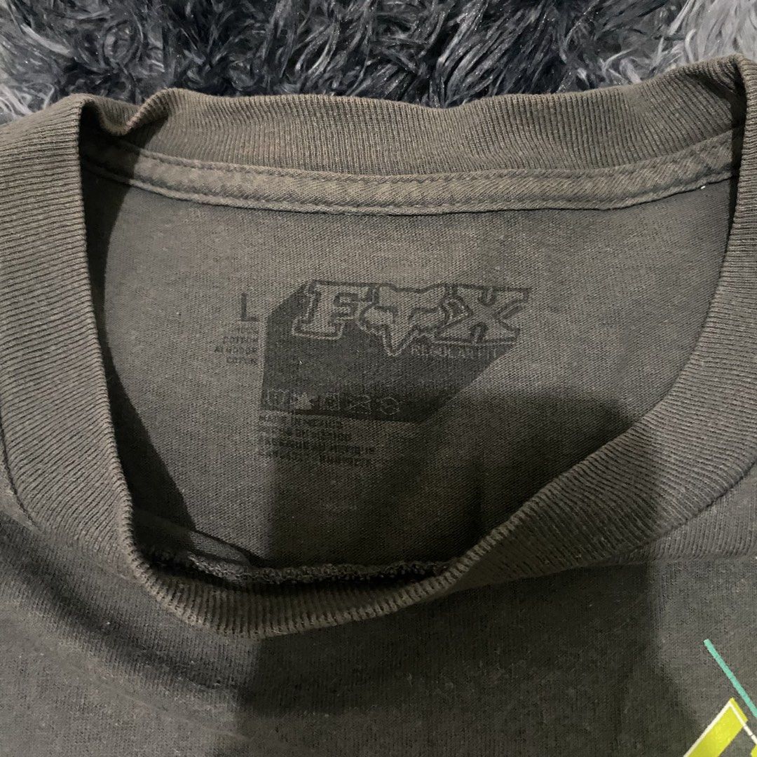 Fox Racing Long Sleeve Y2k Grey Long Sleeve (Category: Activewear) located in Caloocan City. Submitted by fuhyotoinbout (Listing ID 1470097258, Image 3). Description: Width: 22 Length: 30 Sleeve length: 24 Issue: some part have discoloration.