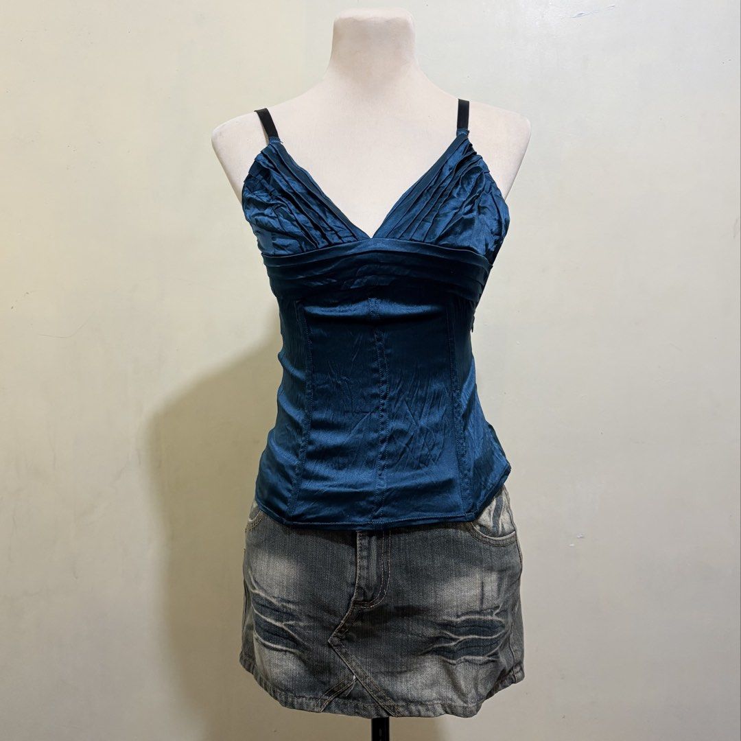 fracomina corset silk spandex top (Category: Sleeveless) located in Subic. Submitted by shes2pid_ (Listing ID 1470032289, Image 1). Description: fracomina corset silk spandex top ~ xs to small ~ vvv flattering! .