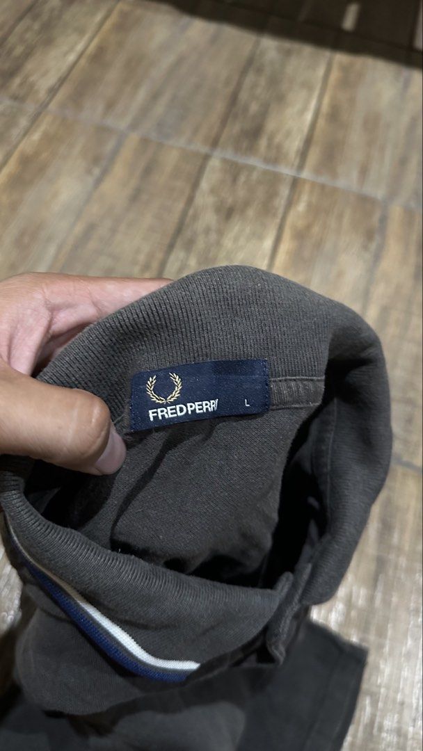 FRED PERRY GREY POLO SHIRT (Category: Tshirts & Polo Shirts ) located in Manila. Submitted by urban.vintage (Listing ID 1470064308, Image 3). Description: ISSUE : NONE( NEED WASH ) MOP :GCASH ( NO COD ) SHIP VIA : LALAMOVE & J&T LOCATION : PASIG CITY LENGTH : 26 WIDTH : 23.