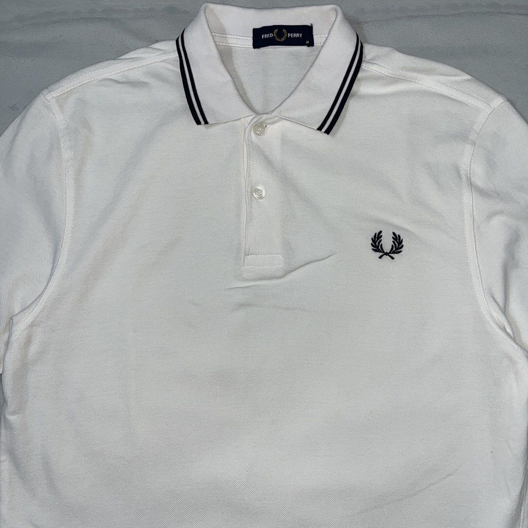 Fred Perry Twintipped White Poloshirt (Category: Tshirts & Polo Shirts ) located in Nasugbu. Submitted by janstuffs.ph (Listing ID 1470111174, Image 2). Description: 💯Legit! Size: Medium on tag Width: 19" Length: 27" Condition: 10/10 Good as new Flaw: NONE Mine: 1680 •Buyer shoulder shipping fee - ship via j&t. •Read details before purchasing..
