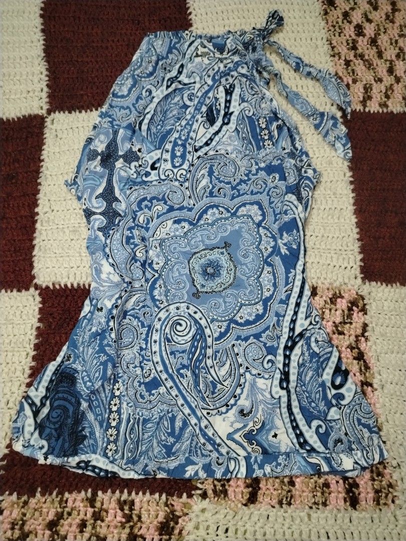 FRK Blue Paisley Halter Neck Top (Category: Sleeveless) located in Batangas. Submitted by themostbyz (Listing ID 1470087765, Image 1). Description: - Brand: FRK - S-M - Design: Blue and white paisley print - Fit: Fitted body with a stylish flared hem - Details: Secure tie-neck with matching straps - Material: Lightweight and breathable fabric - Condition: Excellent, clean with no flaws.