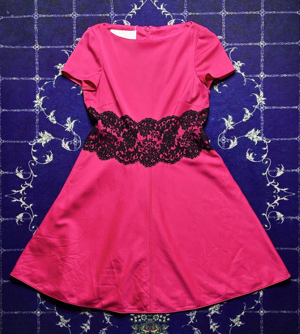 Fuchsia Valentino Dress (Category: Dresses) located in Valenzuela. Submitted by telagram (Listing ID 1470058500, Image 1). Description: .
