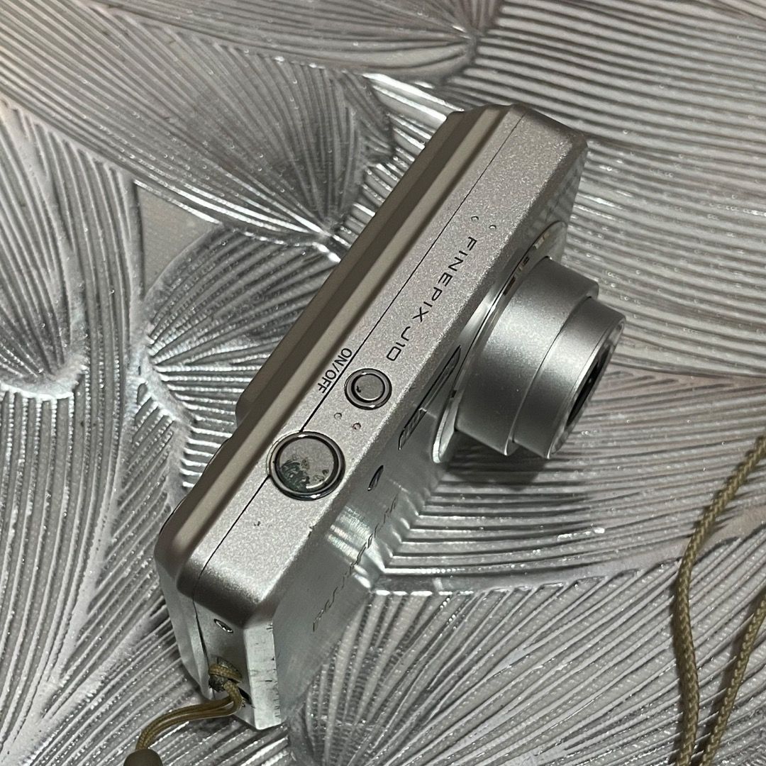 Fujifilm FinePix J10 Digital Camera DigiCam (Category: Cameras) located in Quezon City. Submitted by my_cabinet (Listing ID 1470089979, Image 2). Description: -First to pay basis! ♡ READ T&C on bio first before offering! • Flash - Working! • All buttons working • Body condition: See pics Inclusions: • Battery ✉️: No functional issue! Pixel spots only Sample shots/video will be sent thru IG/IMS/DRIVE 📍Quezon City 🚗 J&T / Same Day Delivery / LBC.