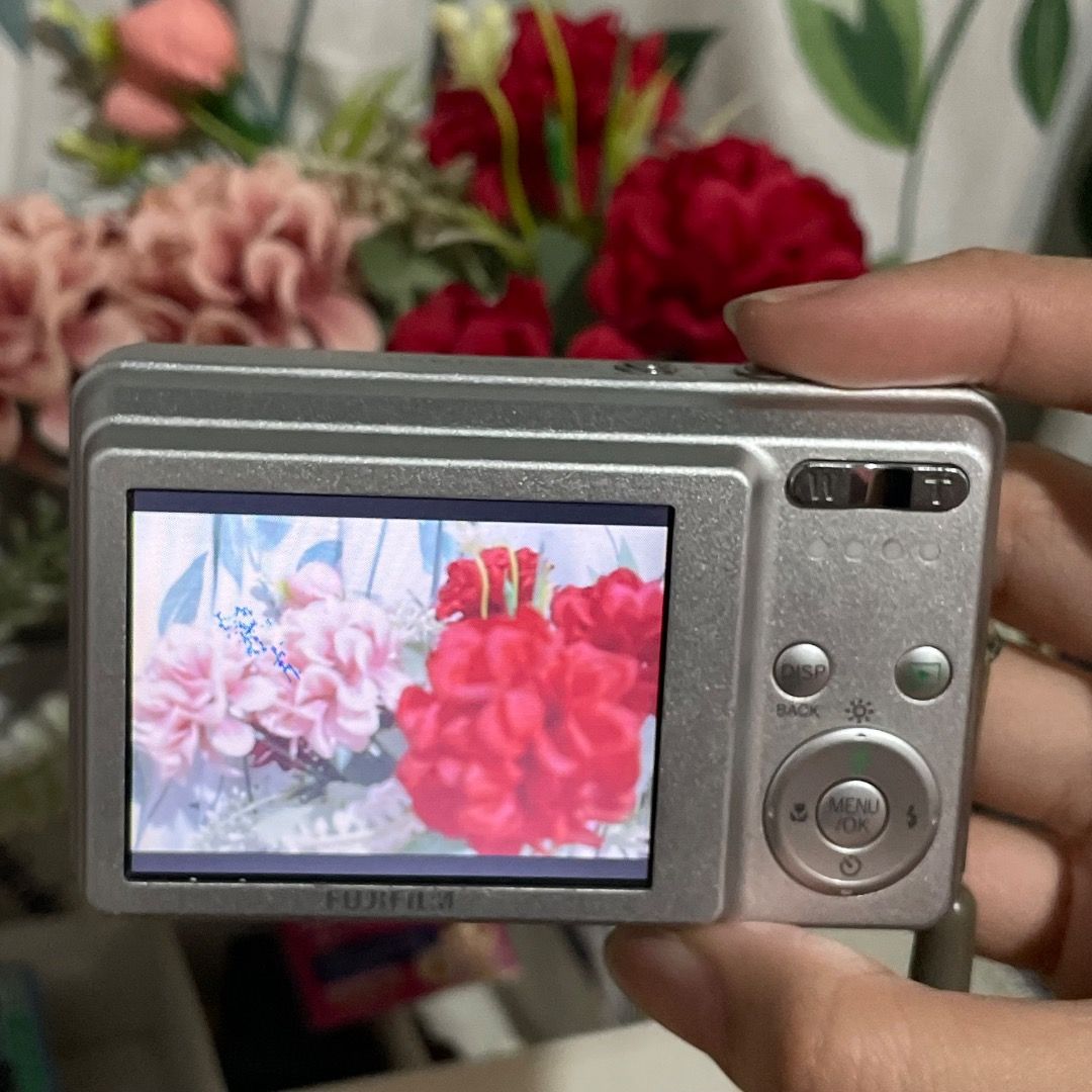 Fujifilm FinePix J10 Digital Camera DigiCam (Category: Cameras) located in Quezon City. Submitted by my_cabinet (Listing ID 1470089979, Image 3). Description: -First to pay basis! ♡ READ T&C on bio first before offering! • Flash - Working! • All buttons working • Body condition: See pics Inclusions: • Battery ✉️: No functional issue! Pixel spots only Sample shots/video will be sent thru IG/IMS/DRIVE 📍Quezon City 🚗 J&T / Same Day Delivery / LBC.