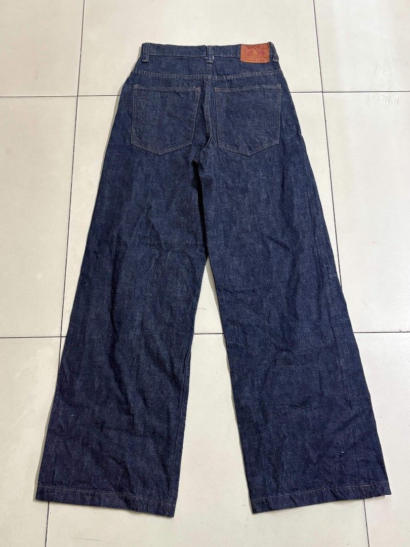 FULLCOUNT SELVEDGE OXFORD BAGGY (Category: Jeans) located in Taguig. Submitted by inzanne.vesture (Listing ID 1470048440, Image 2). Description: - Brand: FULLCOUNT - Model: 1184 selvedge " Oxford Baggy " - 28W 43L - Wash: Deep indigo with beautiful nep texture - Fit: Classic wide leg silhouette - Details: Genuine leather patch, button fly with branded hardware, and copper rivets - Interior: Clean visible selvedge ID Excellent condition .