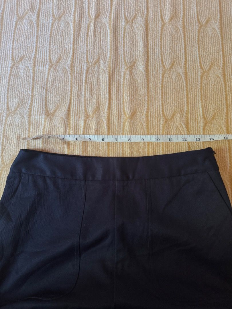 G2000 Culotte Navy Blue Size (Category: Jeans) located in Calasiao. Submitted by clothesbykim (Listing ID 1469996939, Image 3). Description: - Brand: G2000 - Color: Navy Blue - Size: M - Style: Wide leg, cropped culotte pants with front pockets - Details: Elastic waistband at the back for comfort, smooth premium fabric - Condition/Use: Versatile for both work and casual days.