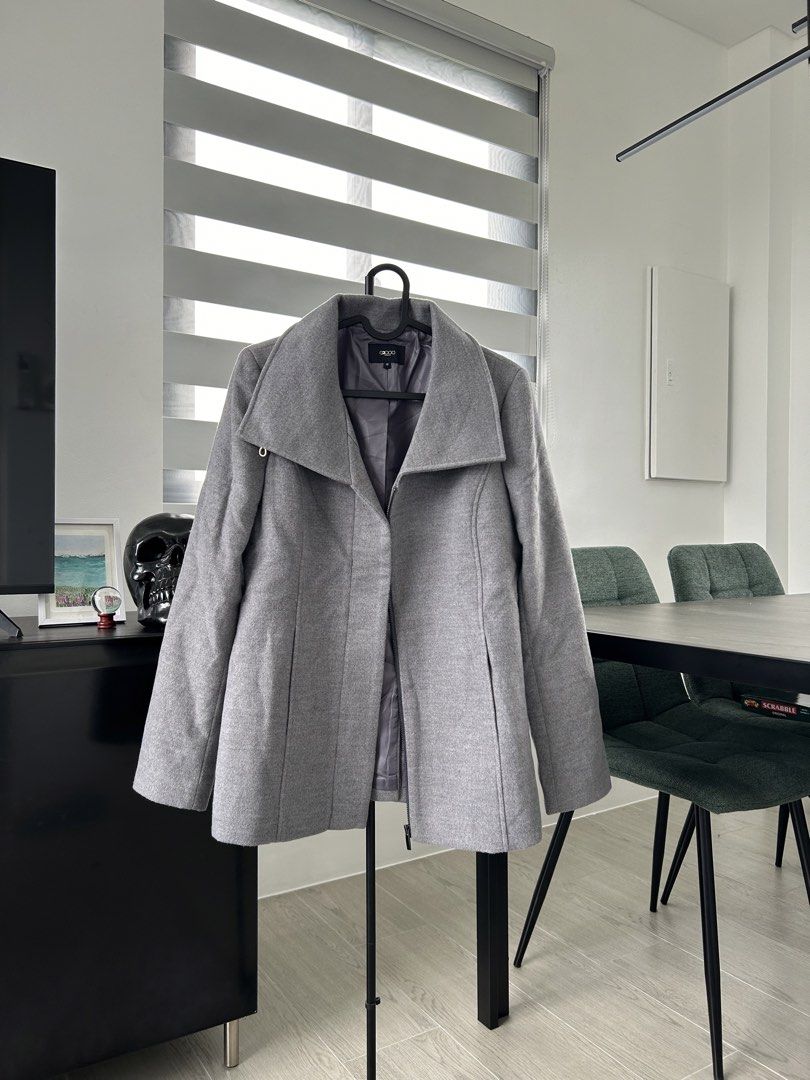 G2000 Grey Wool Coat (CS) (Category: Coats, Jackets and Outerwear) located in Dasmarinas. Submitted by sfclosetcleanup (Listing ID 1469991848, Image 2). Description: 15 x 26.