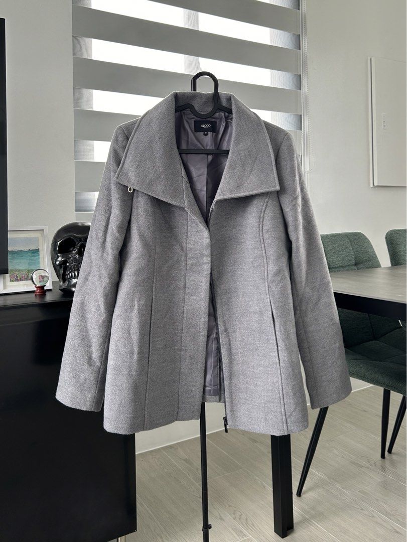 G2000 Grey Wool Coat (CS) (Category: Coats, Jackets and Outerwear) located in Dasmarinas. Submitted by sfclosetcleanup (Listing ID 1469991848, Image 1). Description: 15 x 26.