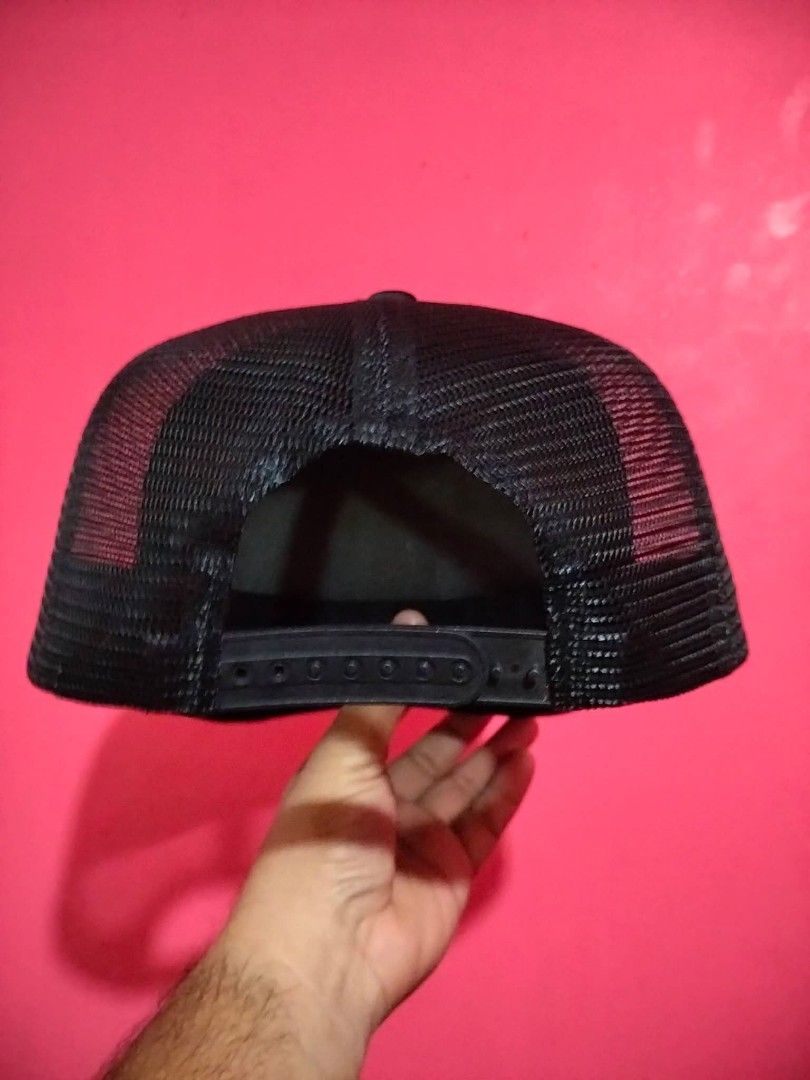 Gallery Dept. Art That Kills Trucker Hat (Category: Caps & Hats) located in Mangaldan. Submitted by niftythrifty69 (Listing ID 1470051735, Image 3). Description: - Brand: Gallery Dept. - Style: Black trucker hat with curved brim - Design: Bold red "ART THAT KILLS" front foam panel print - Fit: Adjustable snapback closure - Comfort: Breathable mesh back - Authenticity: Includes interior Gallery Dept. branding tag - Condition: Clean shape, classic 