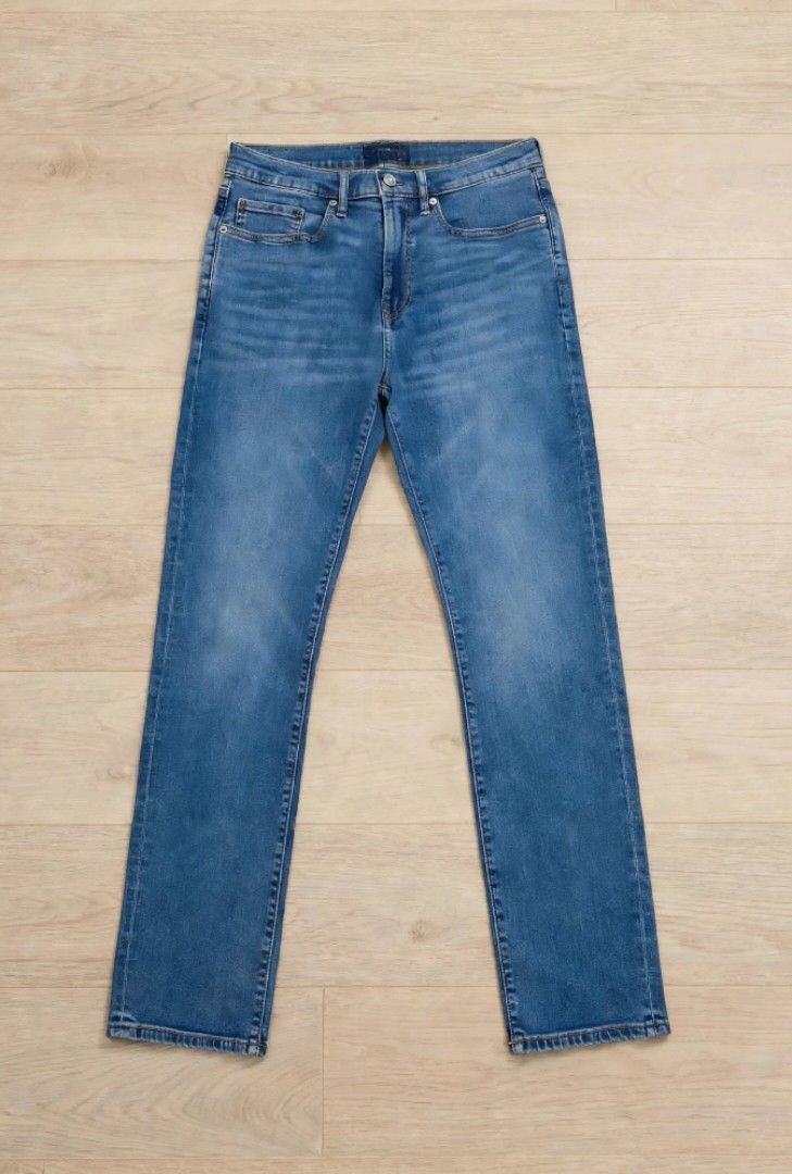 Gap Denim Slim Jeans 32x30 - Medium Wash Blue - Authentic (Category: Jeans) located in Cainta. Submitted by yugenken (Listing ID 1470125839, Image 1). Description: For Sale: GAP Slim Jeans - Men's ✅ Brand: Gap Denim Slim - Est. 1969 ✅ Size: 32x30 (W32 L30) - True to size ✅ Wash: Medium Blue / Light Vintage Fade ✅ Cut: Slim Fit, Straight Leg, 5-pocket Tape Measured: Size: 32in waist Inseam: 29in Outseam: 39in Thigh: 10in Leg Opening: 6in Condition