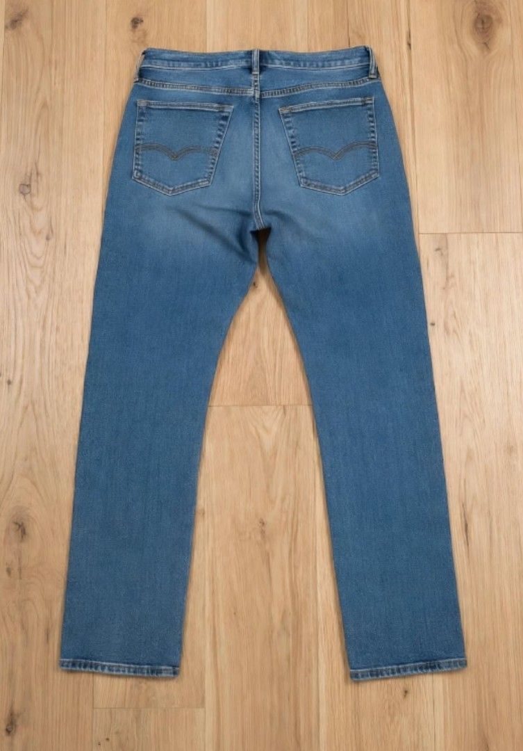 Gap Denim Slim Jeans 32x30 - Medium Wash Blue - Authentic (Category: Jeans) located in Cainta. Submitted by yugenken (Listing ID 1470125839, Image 2). Description: For Sale: GAP Slim Jeans - Men's ✅ Brand: Gap Denim Slim - Est. 1969 ✅ Size: 32x30 (W32 L30) - True to size ✅ Wash: Medium Blue / Light Vintage Fade ✅ Cut: Slim Fit, Straight Leg, 5-pocket Tape Measured: Size: 32in waist Inseam: 29in Outseam: 39in Thigh: 10in Leg Opening: 6in Condition