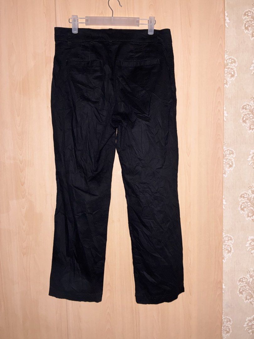 Gap Girlfriend Khaki Pants Black Size 8 (Category: Jeans) located in Placer. Submitted by talaalond61563 (Listing ID 1470074395, Image 2). Description: - Brand: Gap - Style: Girlfriend Khaki Pants - Size: 8 - Color: Solid Black - Material: Cotton and spandex blend (soft with stretch) - Features: Button closure, front and back pockets, classic straight leg cut - Condition: Great everyday wear, easy to match with any top - Origin: Made in Indonesia