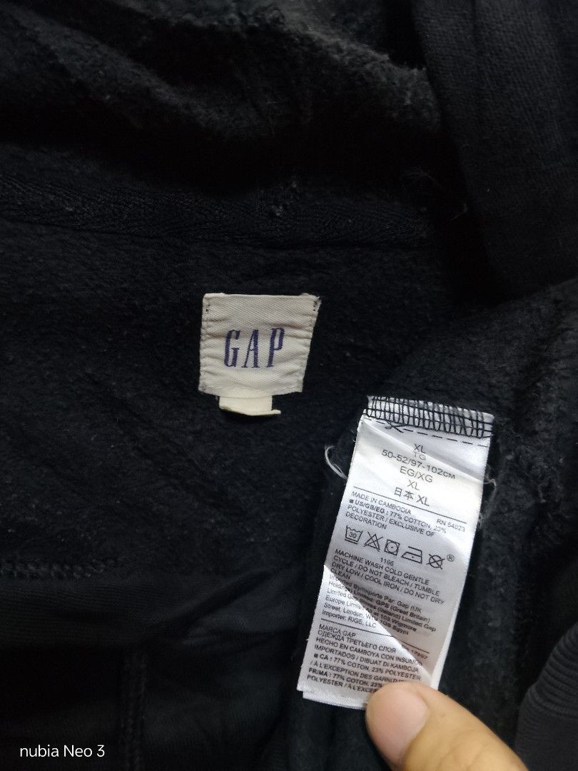 gap hoodie (Category: Hoodies) located in Valenzuela. Submitted by joshwrldselection (Listing ID 1470140295, Image 3). Description: xl - xxl excellent condition need wash only / fine lints inside thrift..