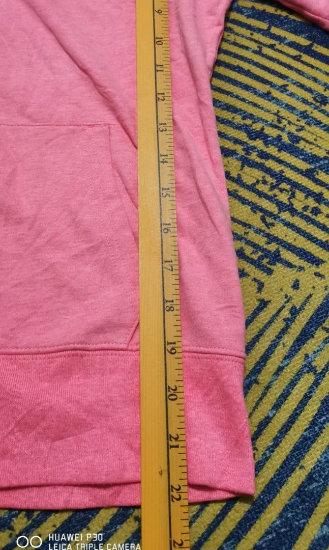 Gap logo zip up hoodie (Category: Coats, Jackets and Outerwear) located in San Jose. Submitted by thrift_ni_sir (Listing ID 1470074918, Image 3). Description: Excellent condition MOP gcash MOD j&t Add shipping fee.