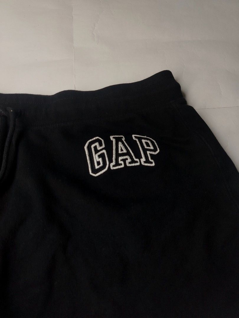 Gap Sexy short (Category: Shorts) located in Bocaue. Submitted by adrianberi35876 (Listing ID 1470088875, Image 2). Description: Waist:32-33 No issue.