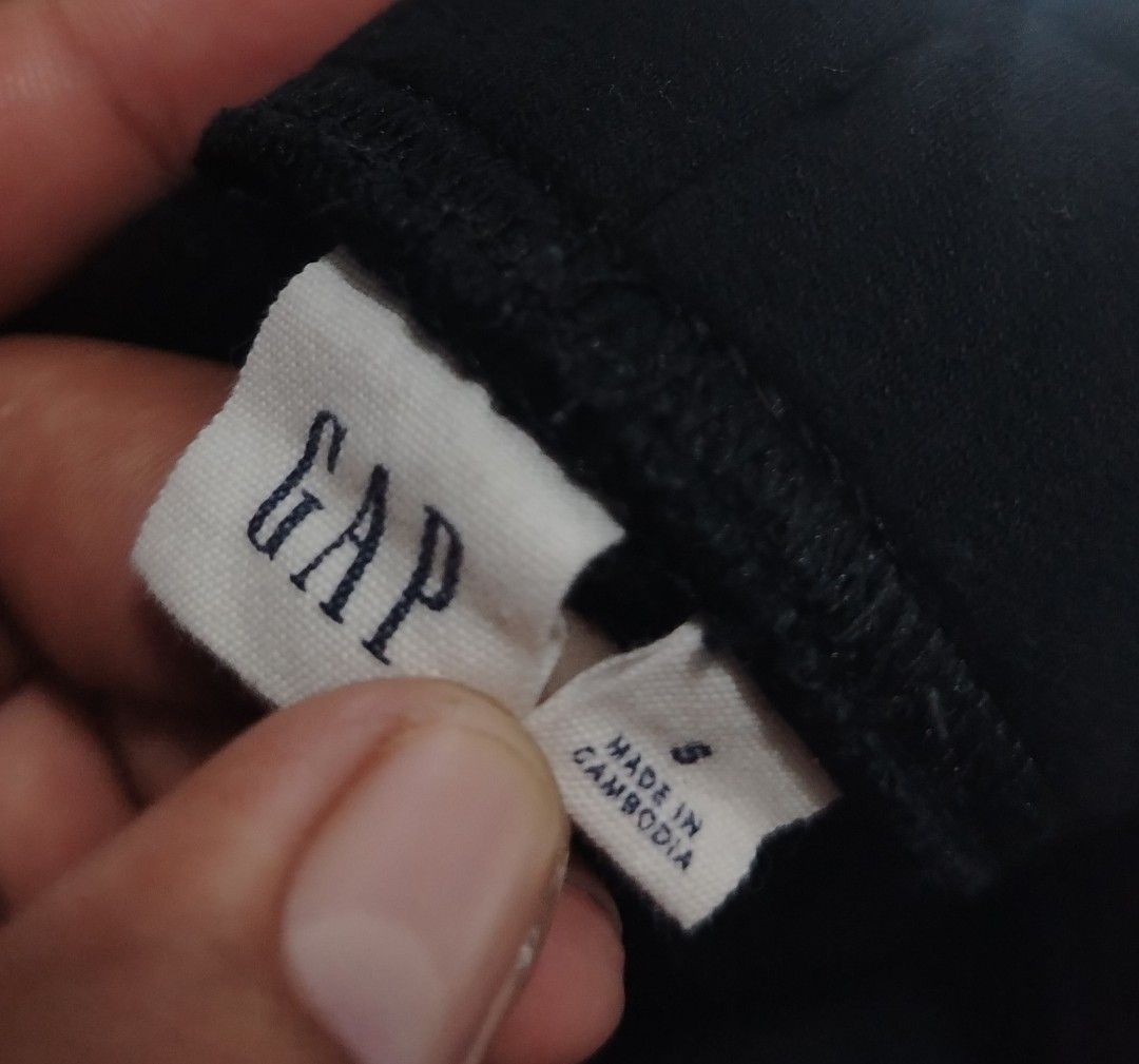 Gap Sexy short (Category: Shorts) located in Bocaue. Submitted by adrianberi35876 (Listing ID 1470088875, Image 3). Description: Waist:32-33 No issue.