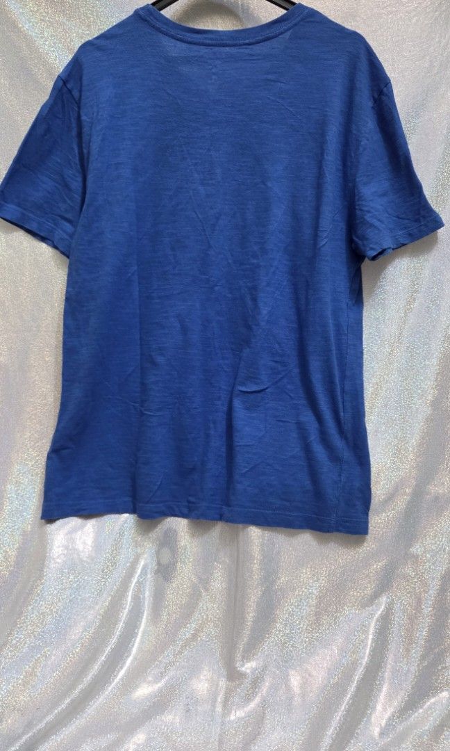 Gap Tee （分類：T-shirt、恤衫、有領衫）位於 Hong Kong。 由 123best 提交（商品編號 1470124985，圖片 2）。簡介： Gap Tee 胸圍44吋 衫長28吋。
